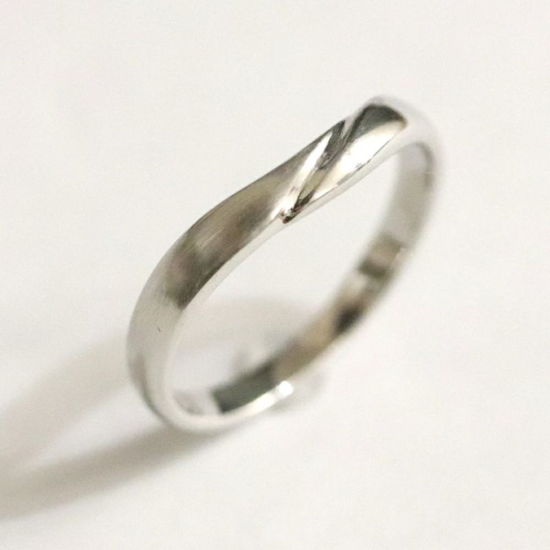 結婚指輪V字ラインｍｒｓ019ｐｔｓ018ｐｔメンズ斜め