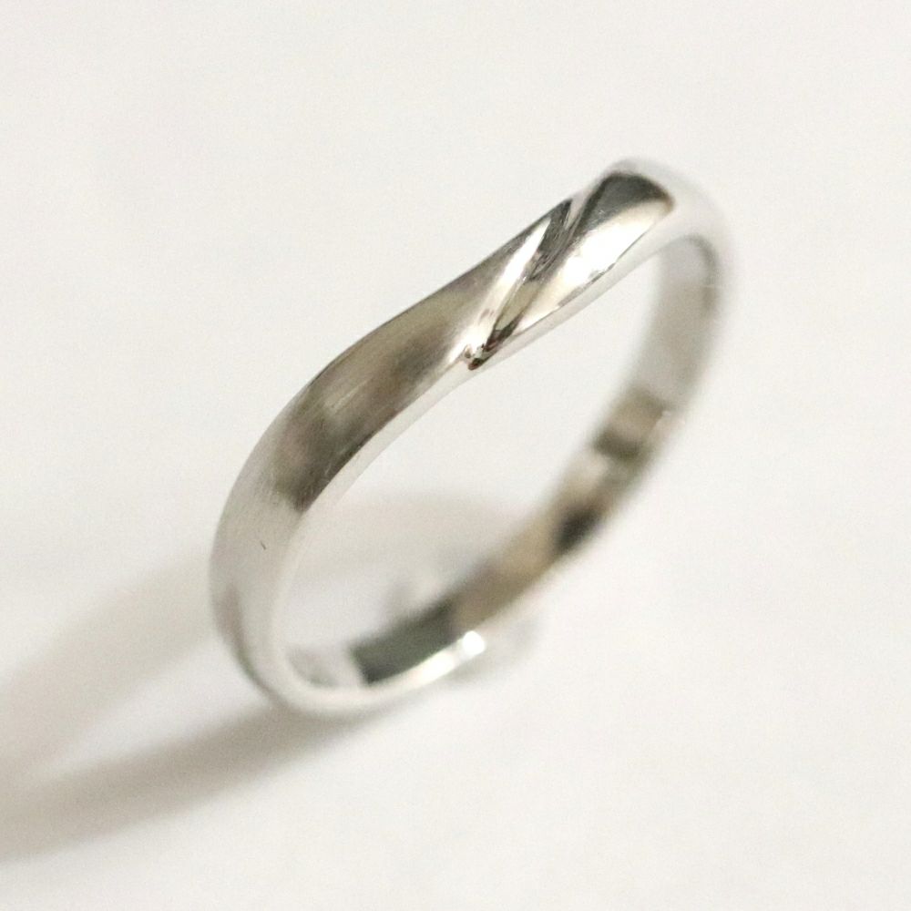 結婚指輪V字ラインｍｒｓ019ｐｔｓ018ｐｔメンズ斜め